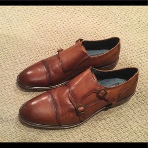 Stylish mens shoes with side buckles